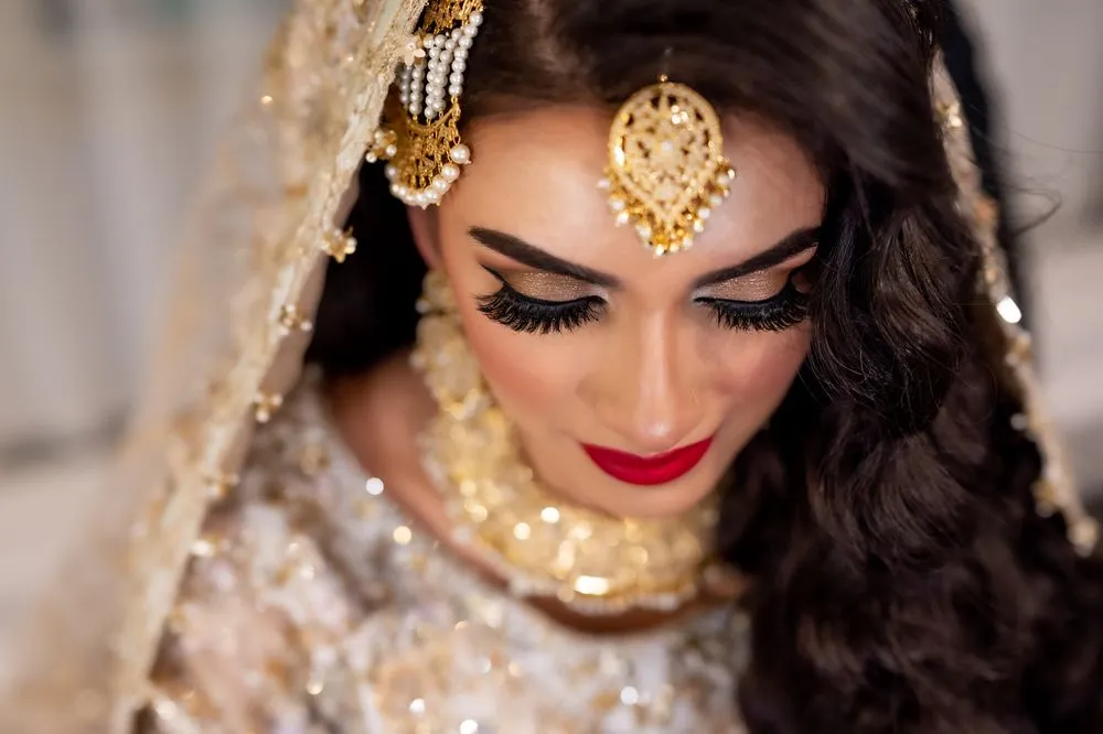 Red and Gold, wedding photograph by Sameen Photography